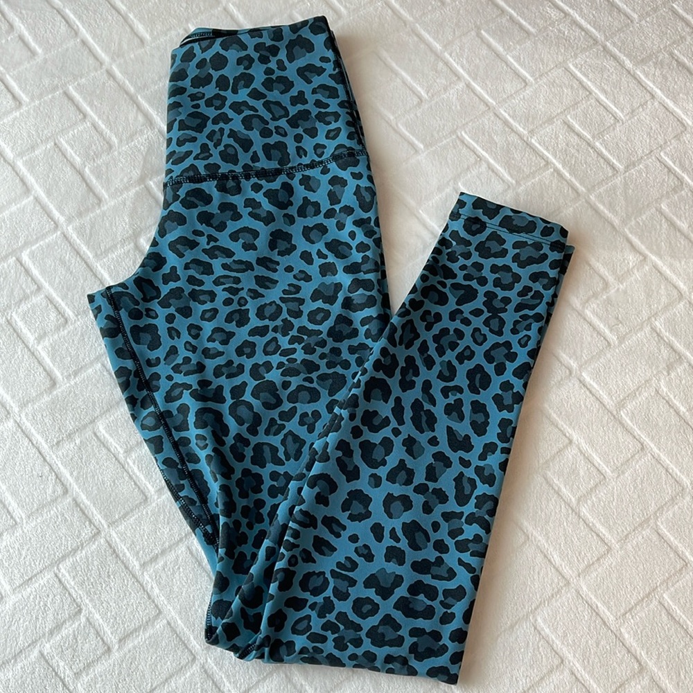 Nike Women’s Blue Leopard Print 7/8 Leggings
